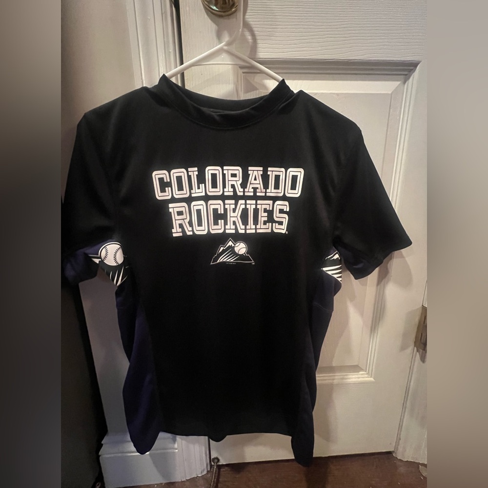 Colorado Rockies t shirt size XL